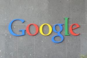 Google va a empezar a colocar verificados azules en los resultados y este es el motivo