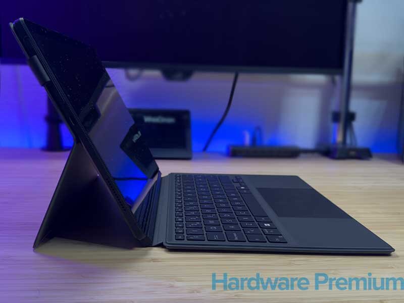 Asus ProArt PZ13 INCLINADO CON FUNDA Y TECLADO