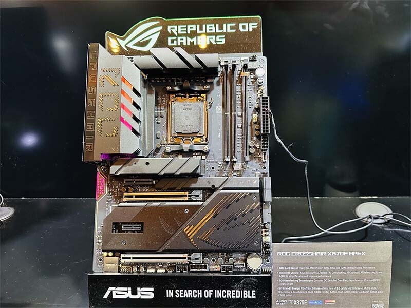 ASUS ROG X870E APEX EN EL CES2025