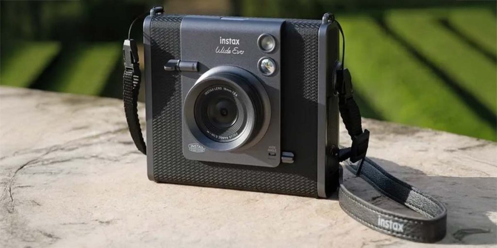 Fujifilm Wide EVO nueva cámara instantánea panorámica
