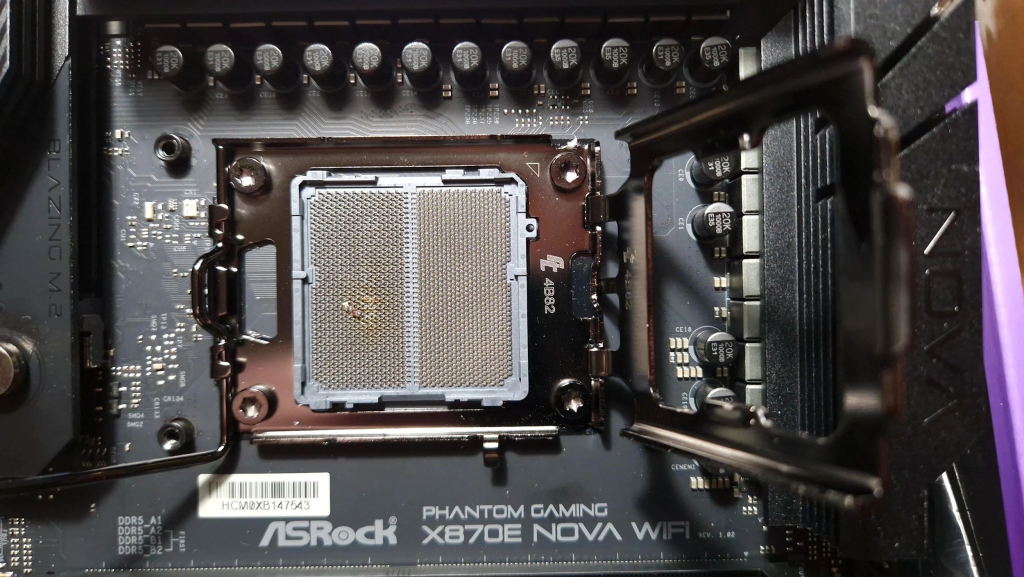 Socket del ryzen 9800x3d quemado
