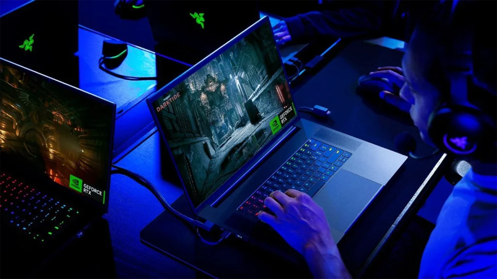 Razer Blade 18 el nuevo portátil con pantalla dual y RTX 5090