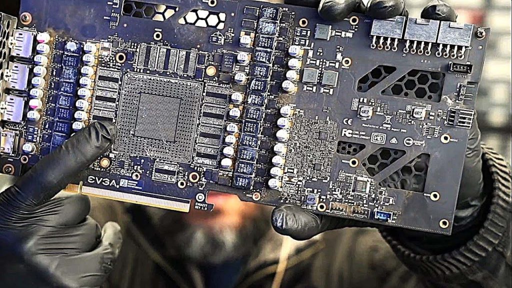 Compra una RTX 3090 de segunda mano, no le funciona, la manda a reparar y… Mejor pasa y lo ves tú mismo