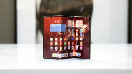 Samsung revela el nombre de su esperado móvil con triple pantalla plegable