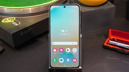 El Samsung Galaxy S24 FE recibiría la actualización estable One UI 7 el 31 de marzo