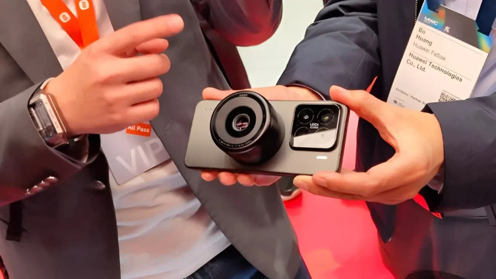 Xiaomi aparece con una cámara magnética desmontable en el Mobile World Congress