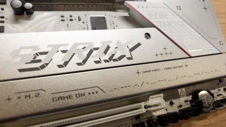 Foto de portada del disipador de la Asus ROG Strix B850-A Gaming Wifi