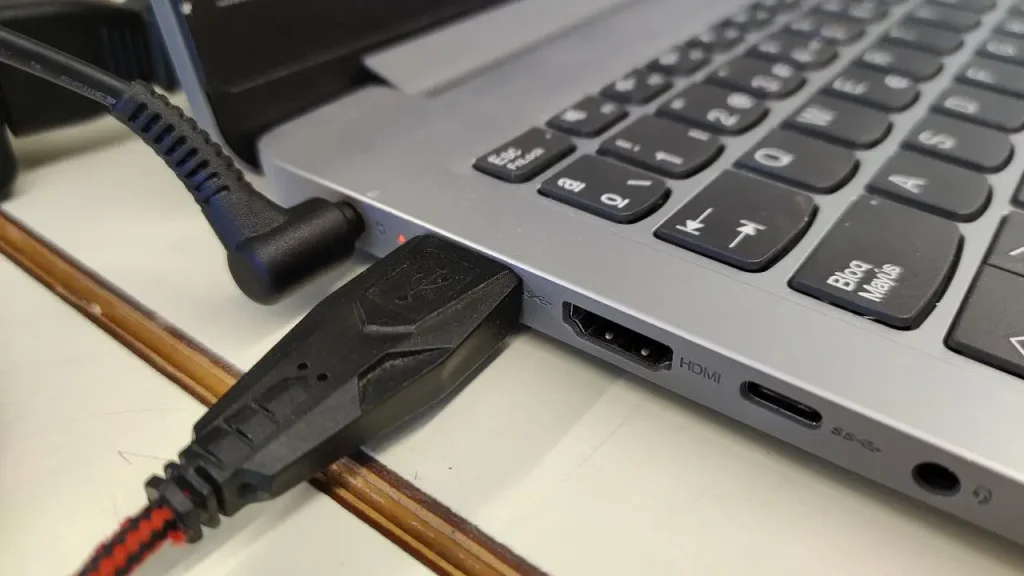 USB 2.0 cumple 25 años: el estándar que sigue más vivo que nunca