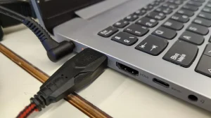 USB 2.0 cumple 25 años: el estándar que sigue más vivo que nunca