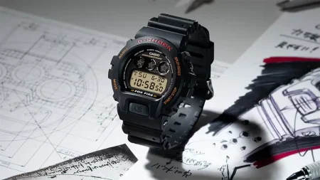 Casio G-Shock DW-6900 x Montedio Yamagata: estilo blackout con pantalla roja que no deja indiferente