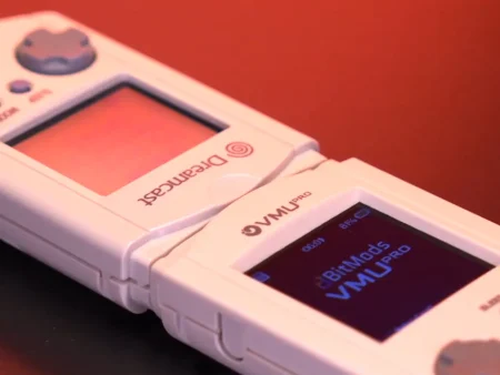 Sega Dreamcast revive con el VMU Pro: nueva pantalla a color, Wi-Fi y emulación de clásicos 8-bit