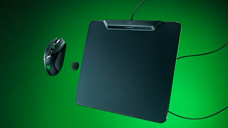 Razer HyperFlux V2: la alfombrilla que carga tu ratón mientras juegas
