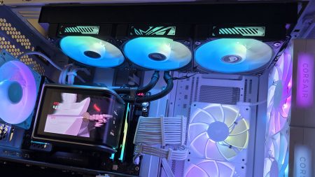 Imagen completa de la aio Asus ROG RYUO IV SLC 360 ARGB en funcionamiento
