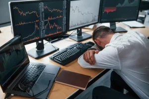 Microsoft revela que la jornada laboral infinita está matando la productividad
