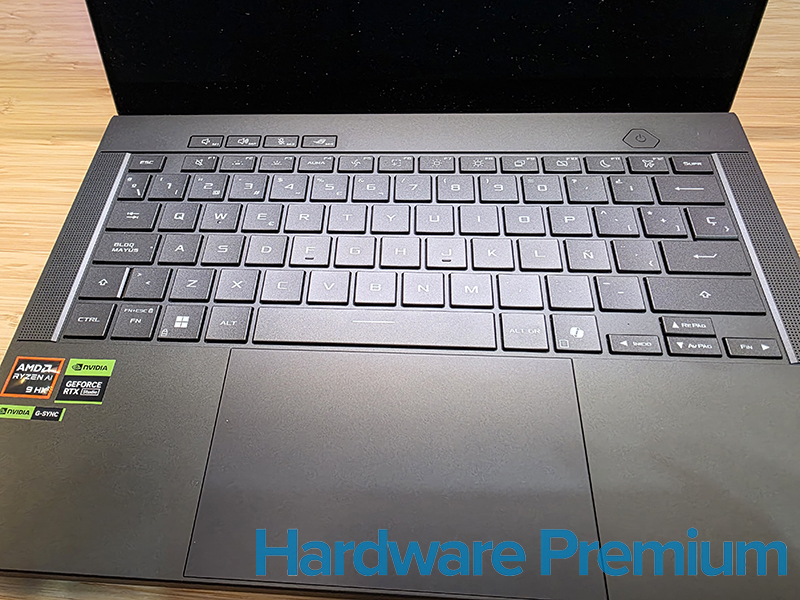 ASUS ROG Zephyrus G14 (GA403W) 2025, teclado y touchpad completos