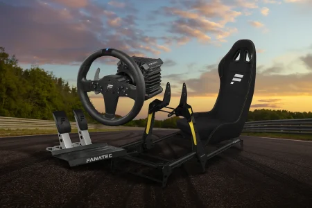 Fanatec lanza el kit Ready2Race con cockpit, volante y base por menos de 850€