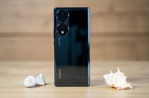 Honor X70 apuesta por una batería más grande de 8300 mAh y carga inalámbrica