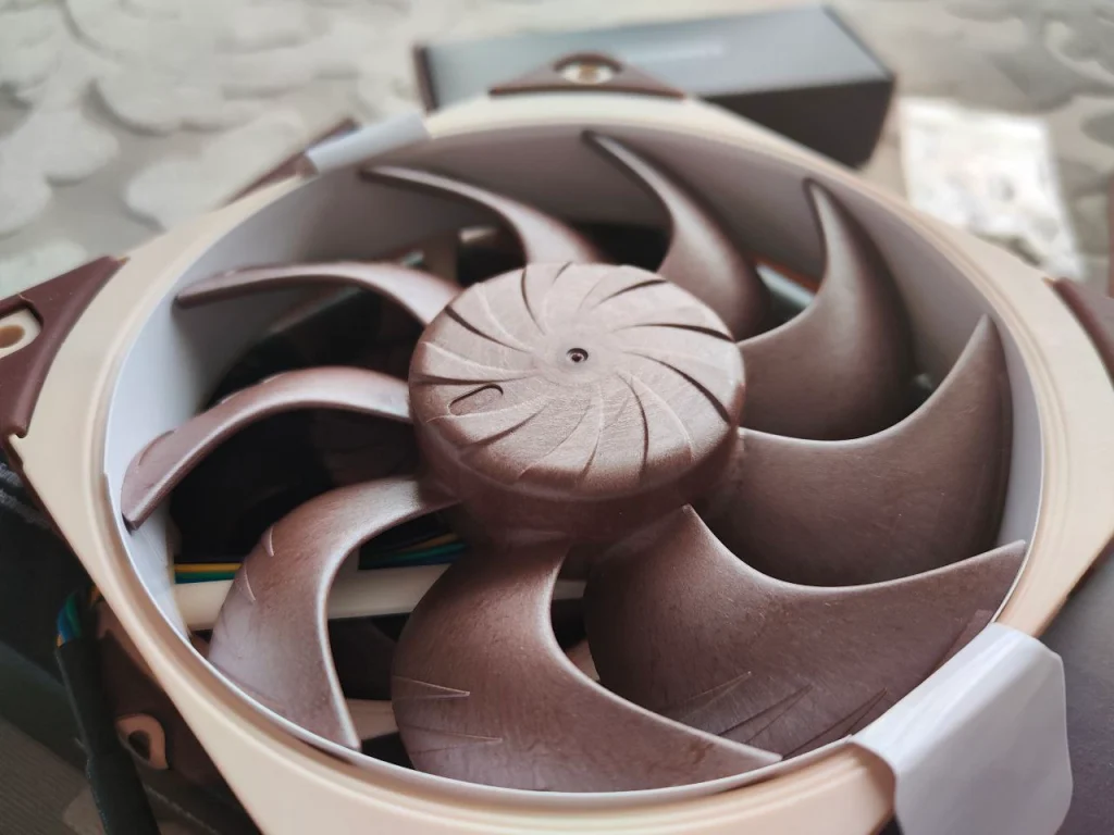 Noctua NF-A12x25 G2: El Rey del silencio regresa mejor que nunca