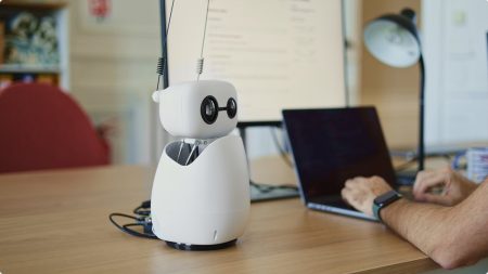 Reachy Mini de Hugging Face: el robot open source para desarrolladores desde 299 $