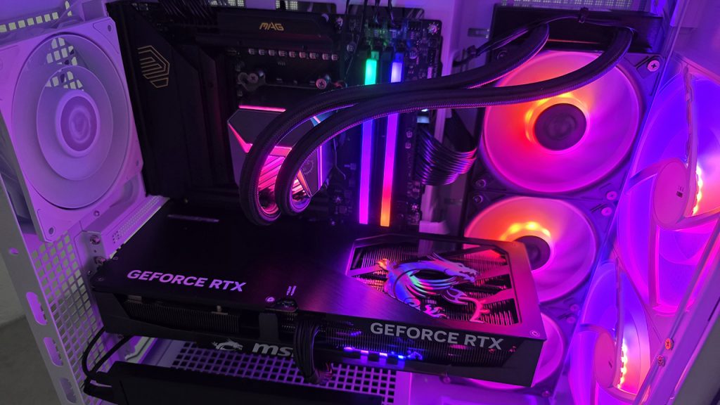 El ordenador de imantado, montado por HardwarePremium con MSI