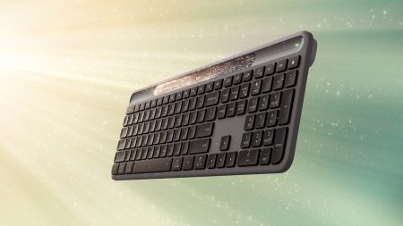 Logitech Signature Slim Solar+ K980: el teclado inalámbrico que se carga con cualquier luz