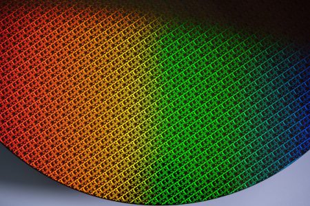 Intel busca un acuerdo con Apple: el posible movimiento que puede cambiar el futuro de sus chips