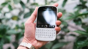 Zinwa Q27: el smartphone con teclado físico que revive el espíritu BlackBerry con Android 16 y 5G