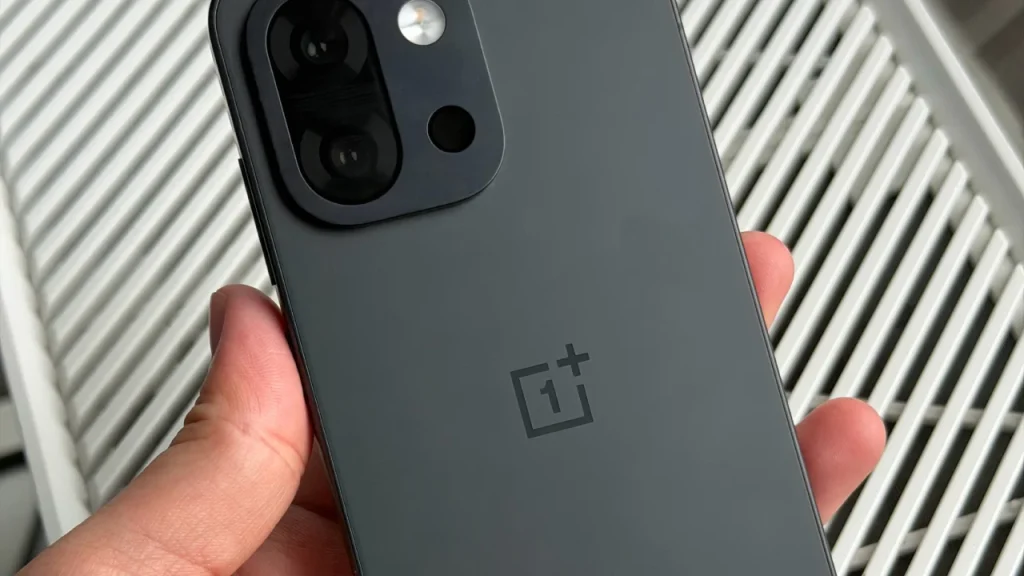 OnePlus 15T: un compacto radical que quiere romper la gama alta