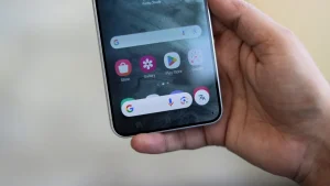 Si tu Galaxy S24 “se ensucia más” últimamente, no estás loco: tiene explicación (y solución)