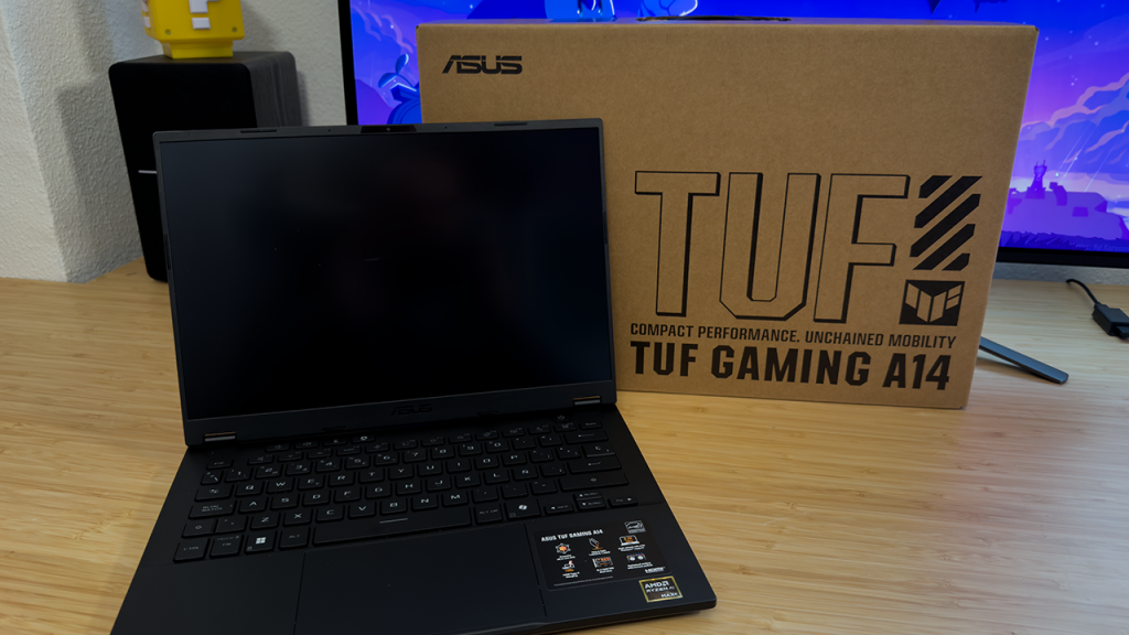 Asus TUF Gaming A14 (2026): el portátil gaming compacto que está poniendo nerviosos a modelos mucho más caros Embalaje y portátil Asus TUF Gaming A14 FA401E 2026