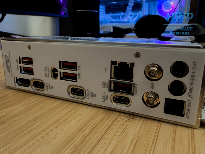 Conexiones externas de la MSI MPG X870I EDGE TI EVO WIFI