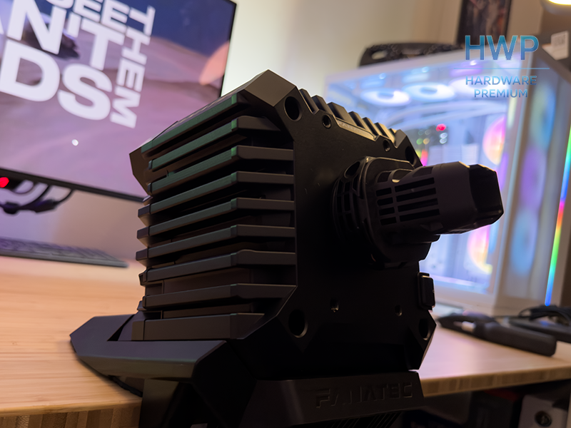 Base colocada en mesa Fanatec CSL DD