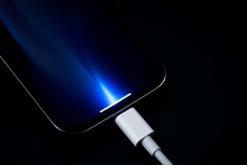 Google prepara priority charging en Android 17 para esos minutos en los que salir con batería importa de verdad - Google is testing priority