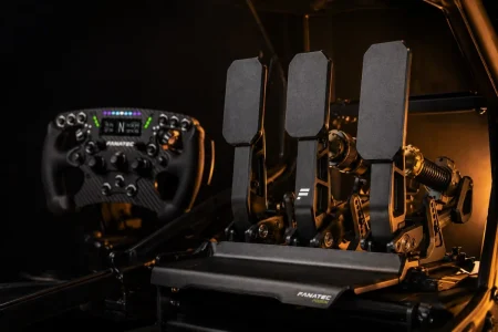 Fanatec sube el listón de sus bases DD con 18 Nm y nuevos accesorios