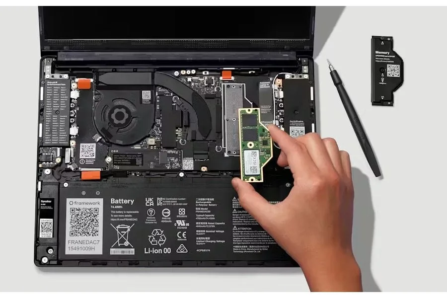 Framework Laptop 13 Pro LPCAMM2 memory