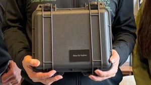 Kojima aparece con una caja de Xbox y dispara las teorías sobre OD