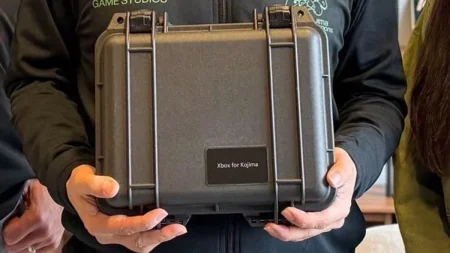 Kojima aparece con una caja de Xbox y dispara las teorías sobre OD