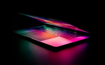 El MacBook Ultra es real: el primer portátil táctil de Apple con pantalla OLED se asoma al futuro