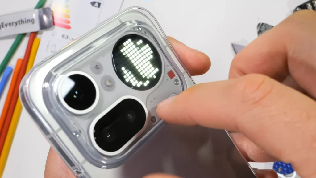 El Nothing Phone (4a) Pro a examen: la nobleza del aluminio frente a los peligros del diseño