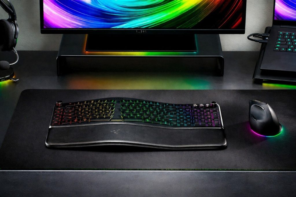 Razer presenta el teclado partido pro type ergo, inalámbrico de perfil bajo