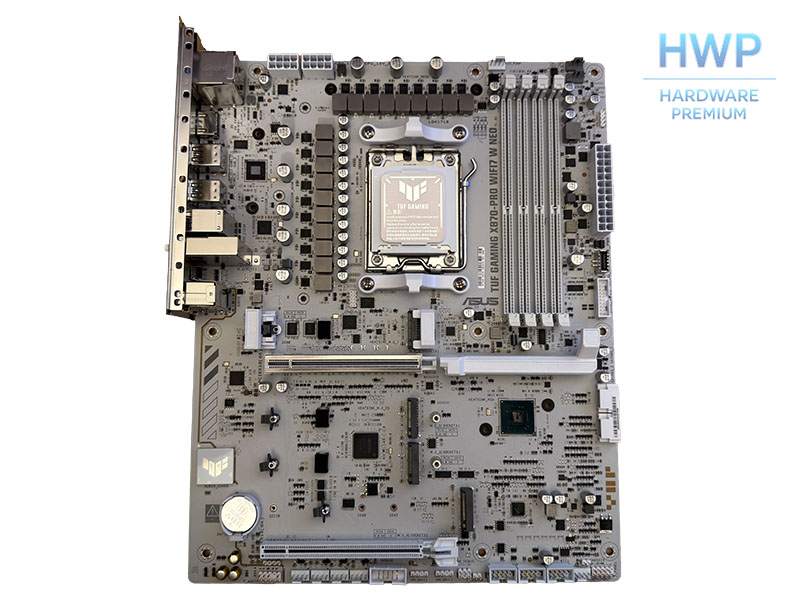Imagen superior de la TUF Gaming X870-Pro WiFi7 W NEO