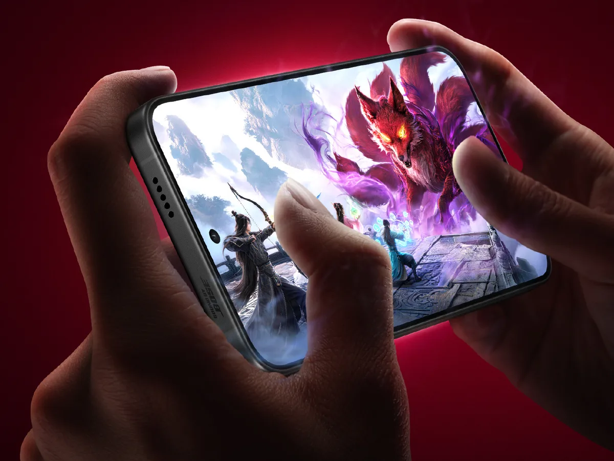 The Redmi K90 Ultra is powered by the Snapdragon 8 Elite. Pictured: a promotional picture showing a MOBA game running on the phone.