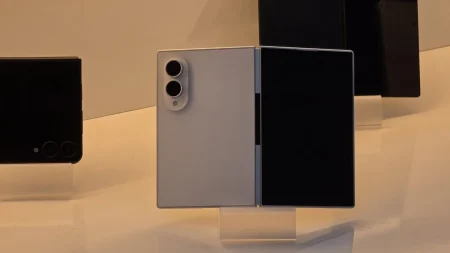 Un Galaxy Z Fold 8 aparece en una tienda de Samsung antes del lanzamiento Un Galaxy Z Fold 8 aparece en una tienda de Samsung antes del lanzamiento