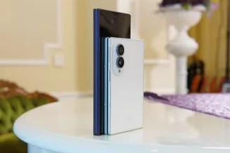 The Z Fold8 measures 9.7mm thick, the Z Fold8 Ultra is slimmer at 8.9mm