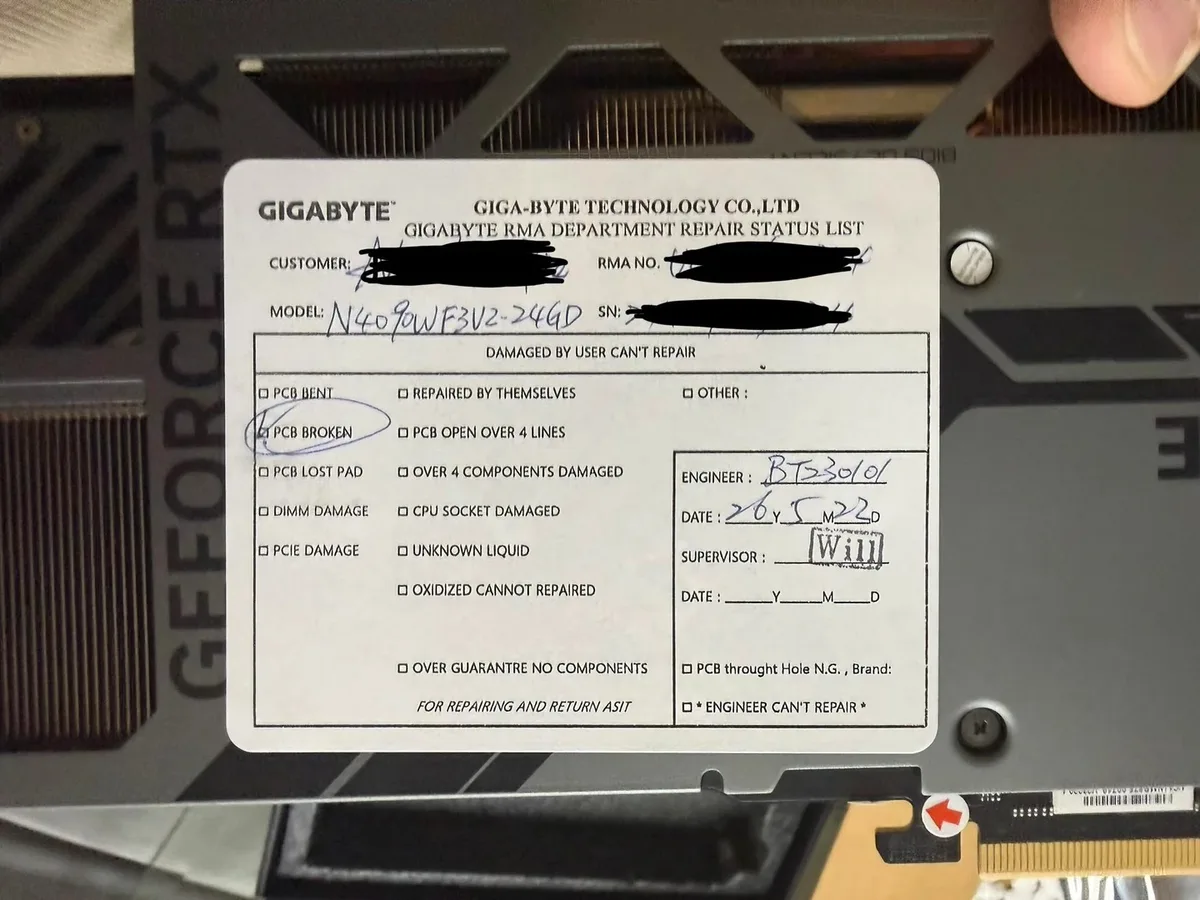 GIGABYTE RMA rechazado sin pruebas — A Gigabyte graphics card with a repair status sheet marking'PCB BROKEN' for model N4090WF3V2-24GD is visible.
