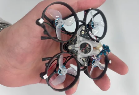 Un dron de 40 gramos derriba su primer insecto en pleno vuelo Un dron de 40 gramos derriba su primer insecto en pleno vuelo