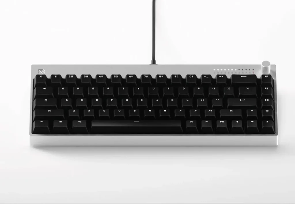 Wallhack estrena el K-001 HE, un teclado gaming con switches magnéticos y aire ochentero