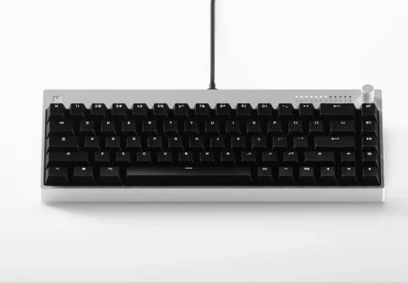 Wallhack estrena el K-001 HE, un teclado gaming con switches magnéticos y aire ochentero Wallhack estrena el K-001 HE, un teclado gaming con switches magnéticos y aire ochentero