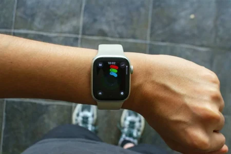 Apple estudiaría un Apple Watch sin pantalla o con una pantalla de esfera redonda, según Bloomberg apple watch pantalla — Apple estudiaría un Apple Watch sin pantalla o con una pantalla de esfera redonda, según Bloomberg