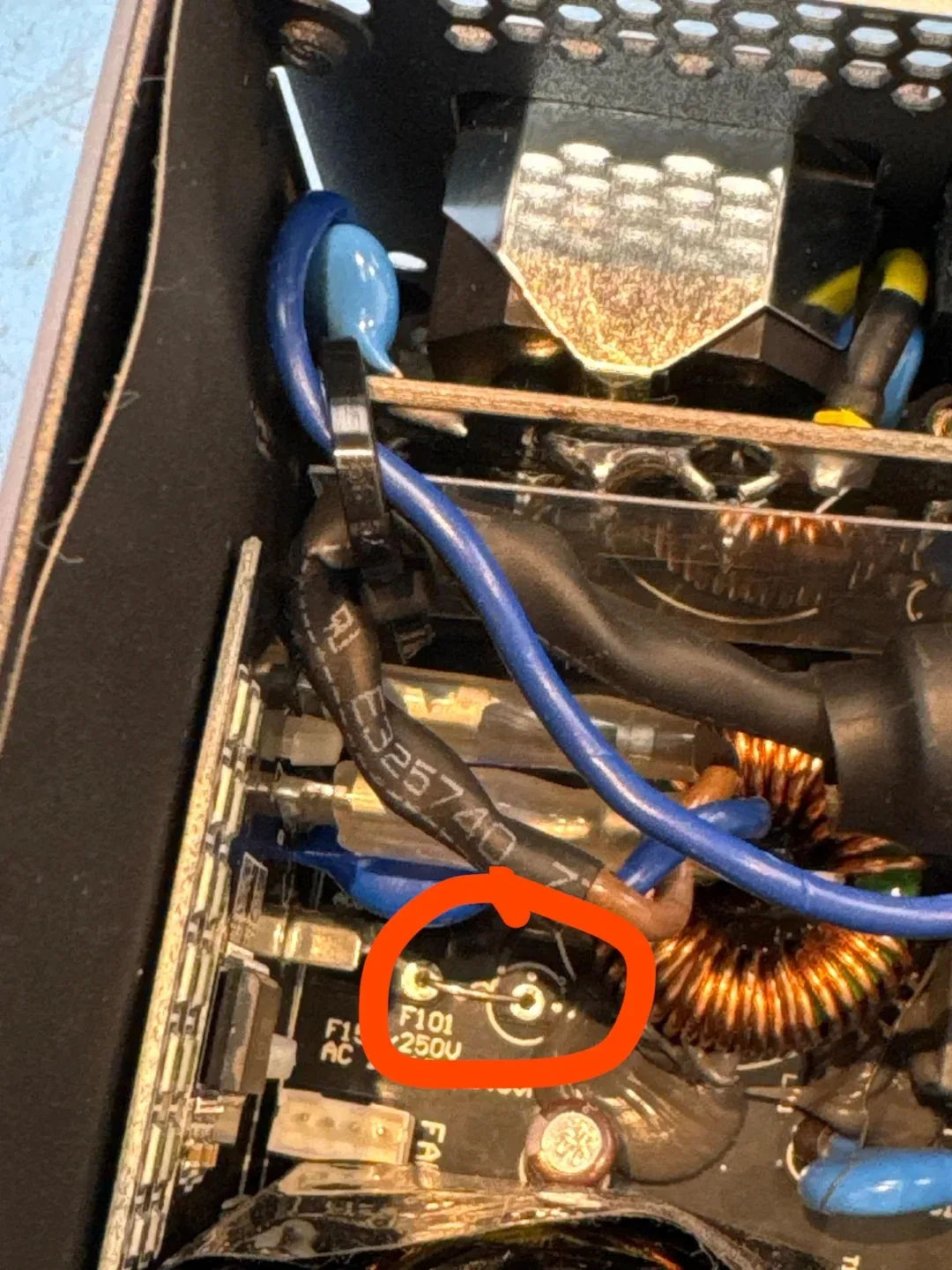 ASUS ROG Strix PSU defecto fuego — An ASUS ROG Strix PSU bypassed safety protocols when returning from RMA, causing a potential fire hazard